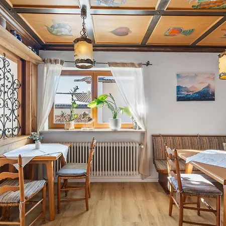 Gaestehaus Florian 公寓 *